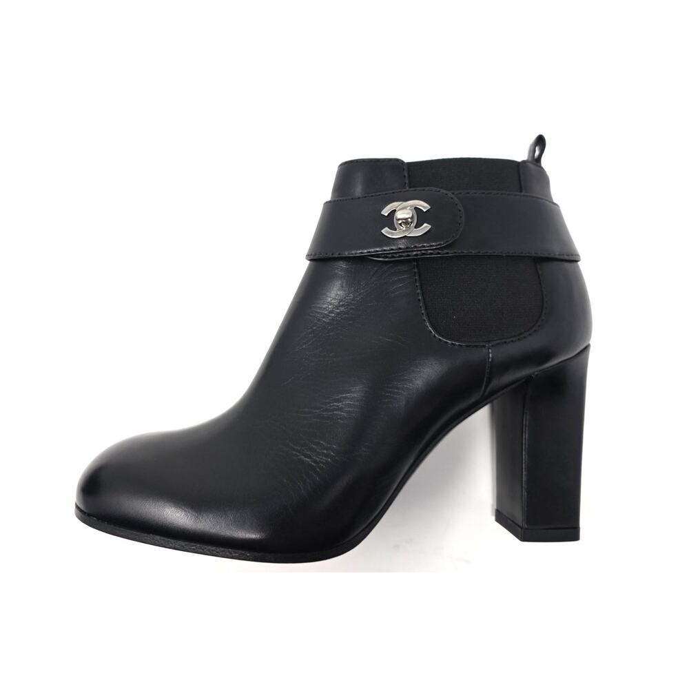 Chanel Interlocking CC Logo Turnlock Ankle Boots Black Leather G29293 36.5 US 6